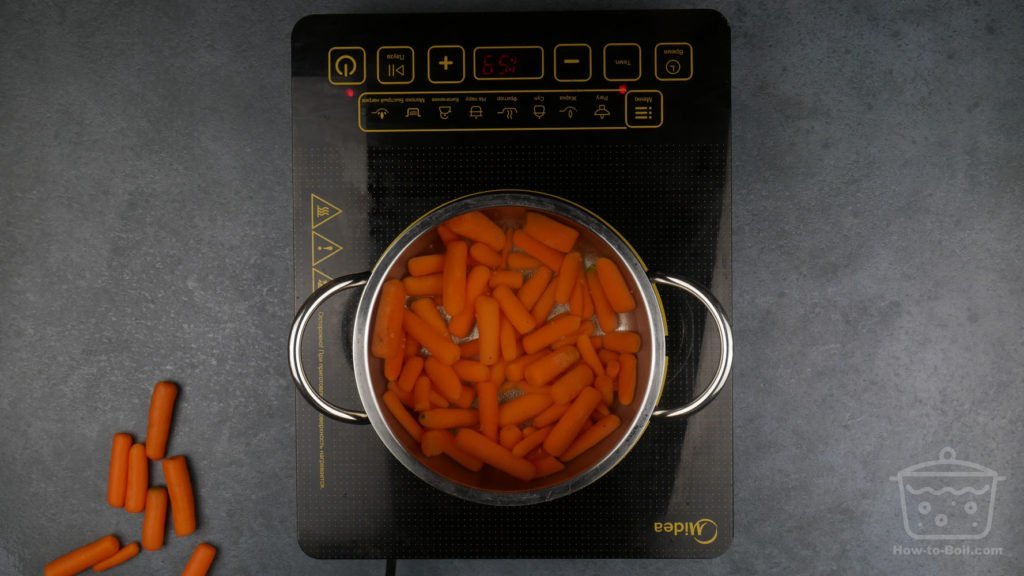 baby carrots in the pan
